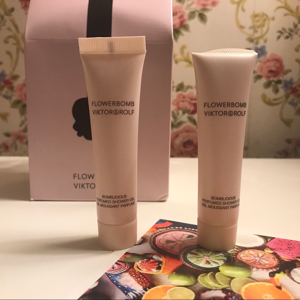 2*BRAND NEW Mini Viktor&Rolf shower gel​